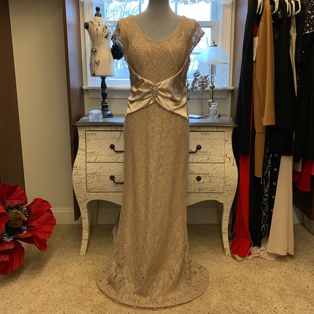 Thea Dora Formal Dress NEVER WORN